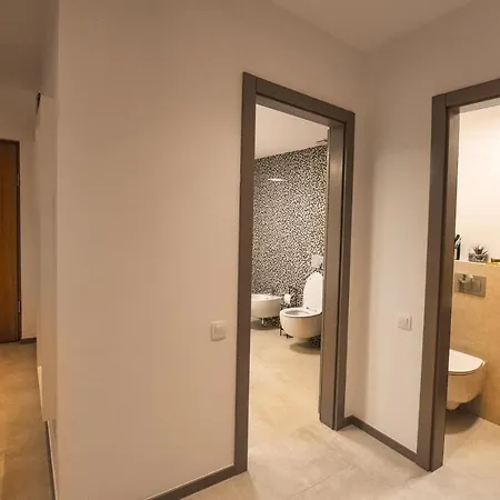 Skyline View Luxury Apartment